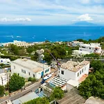 Villa Nella Curva Della Funicolare, Capri