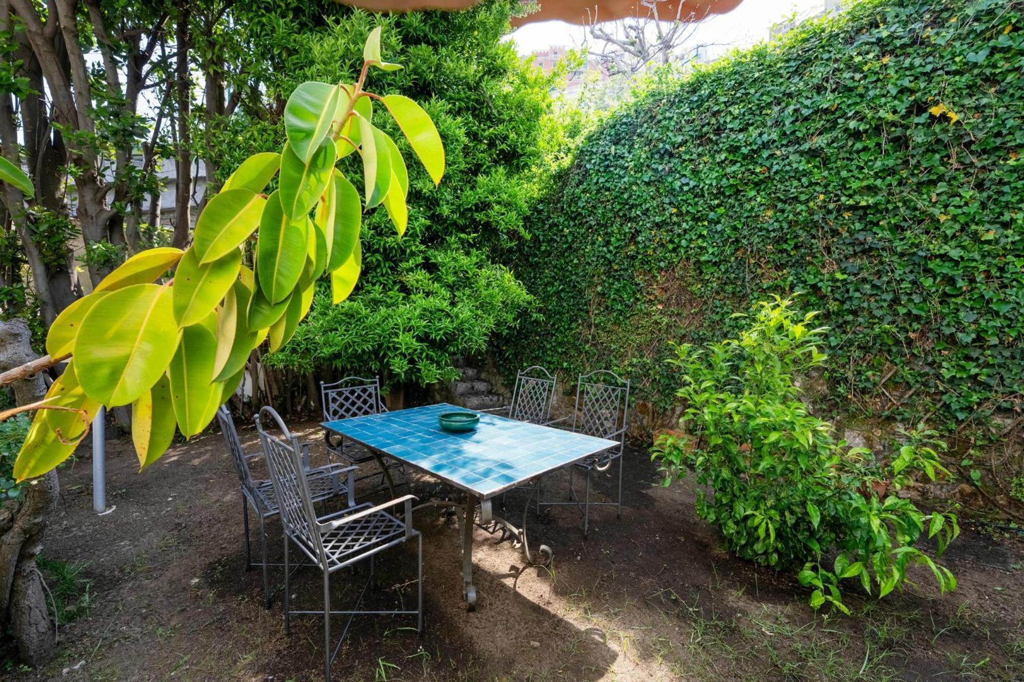 Nella Curva Della Funicolare, Apartment