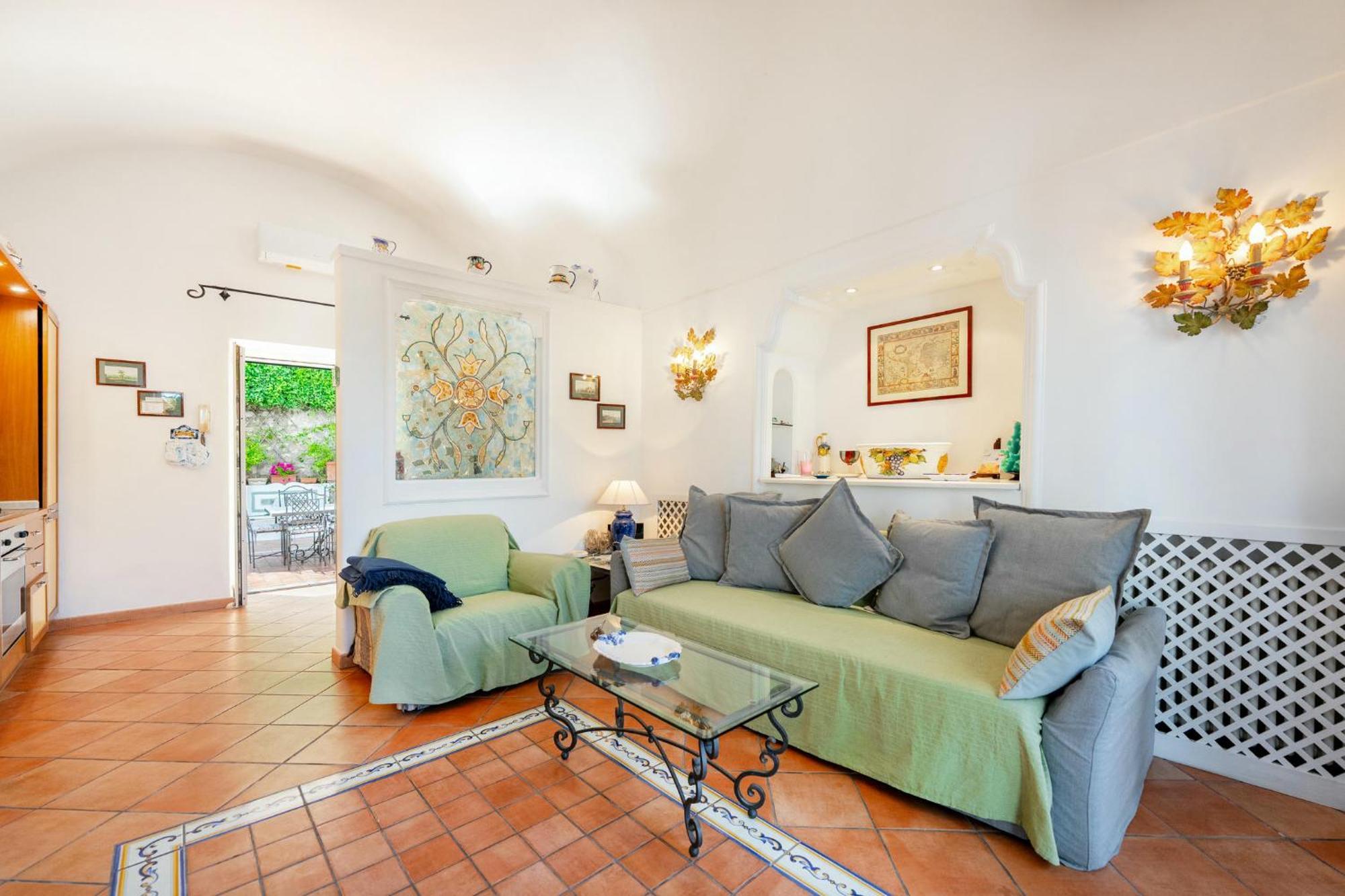 Nella Curva Della Funicolare, Capri